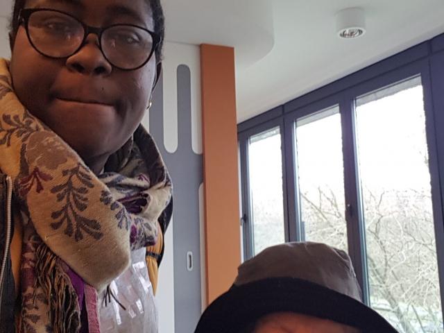 Comment gérer le suivi à domicile d'un parent atteint d'Alzheimer ?